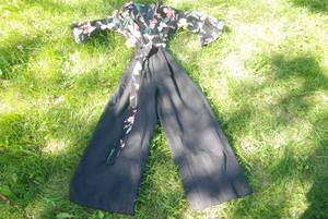 lot 45 image: 1 size Medium...