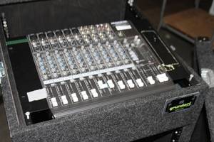 lot 4 image: Mackie 1402-VLZ Pro 14-Channel Pro Audio Mic  Line Mixer