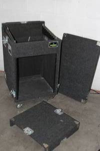 lot 5 image: Grundorf Carpet-Series Rolling Audio Video Equipment Rolling Case w Heavy Duty Casters