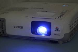 lot 29 image: Epson PowerLite 98 Multimedia XGA Ultra-Bright 3LCD Video Computer Projector