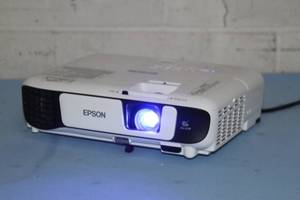lot 33 image: Epson EX5260 XGA Wireless 3600-Lumen 3LCD Projector & Remote Control