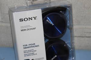 lot 94 image: Lot of 3 - NEW - Sony MDR-ZX310AP Wired On Ear Headphones