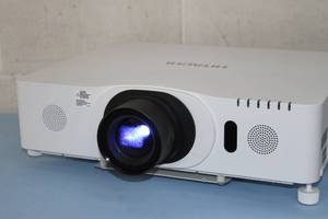 lot 58 image: Hitachi CP-WU8440 WUXGA High Definition HD Conference Room 3LCD Projector w 4200 Lumens of Brightness