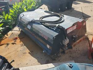 lot 2 image: 84  virnig box sweeper