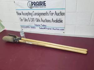 lot 18 image: post hole digger