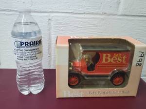 lot 19 image: Do it Best 1912 Ford Model T Bank 125 Scale Metal Replica