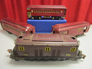 VINTAGE AMERICAN FLYER TIN STANDARD TRAIN ENGINE, CARS