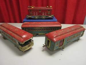VINTAGE AMERICAN FLYER  LONE SCOUT TIN STANDARD ENGINE, CARS