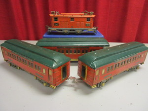 VINTAGE AMERICAN FLYER STATESMAN TIN STANDARD ENGINE, CARS