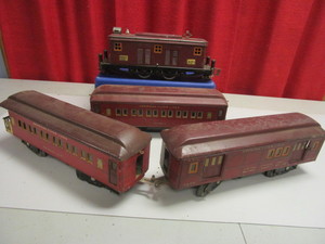 VINTAGE AMERICAN FLYER TIN STANDARD TRAIN ENGINE, CARS