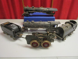 VINTAGE AMERICAN FLYER TIN STANDARD TRAIN CARS, PARTS