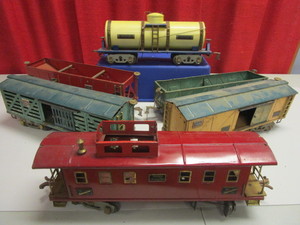 VINTAGE AMERICAN FLYER TIN STANDARD TRAIN CARS, EXTRA TRUCKS