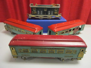 VINTAGE AMERICAN FLYER PULLMAN TIN STANDARD ENGINE, CARS