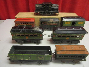 VINTAGE AMERICAN FLYER TIN O TRAIN CARS, #1218 MOTOR, SEATTLE, SANTA FE, EXPRESS BAGGAGE, MORE