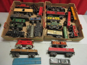 ASSTD. VINTAGE AMERICAN FLYER TIN O TRAIN CARS, ENGINES, LOCOMOTIVES, MORE