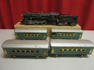 VINTAGE AMERICAN FLYER O LOCOMOTIVE, TENDER, PULLMAN TRAIN CARS