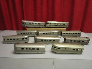 VINTAGE AMERICAN FLYER TIN O ZEPHYR TRAIN CARS, #9900 ENGINE