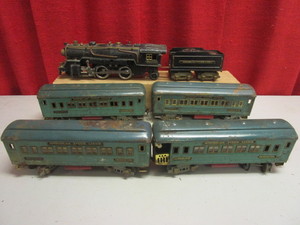 VINTAGE AMERICAN FLYER O LOCOMOTIVE, TENDER, TIN PULLMAN CARS