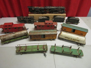 VINTAGE AMERICAN FLYER O LOCOMOTIVES, TENDERS, TIN TRAIN CARS