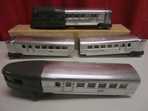 VINTAGE LIONEL O FLYING YANKEE TRAIN CARS