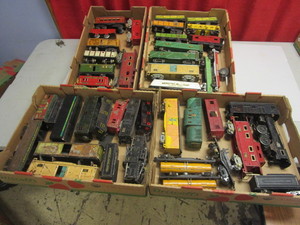 ASSTD. VINTAGE AMERICAN FLYER TIN O TRAIN CARS, PARTS