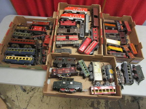 VINTAGE TIN O TRAIN CARS