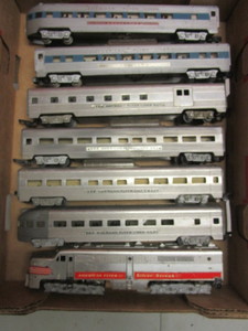 VINTAGE AMERICAN FLYER TRAIN CARS, SILVER STREAK ENGINE. PASSENGER CARS - S SCALE