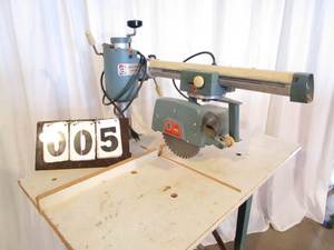 lot 5 image: B&D DeWalt Table Saw