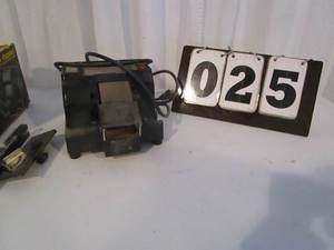 lot 25 image: Wen Wet Wheel Sharpener
