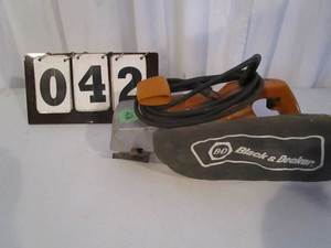 lot 42 image: Black & Decker Deluxe Belt Sander