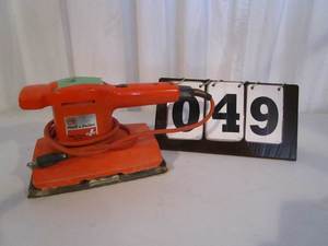 lot 49 image: Black & Decker Single Action Sander