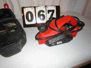 lot 67 image: Black & Decker Planer