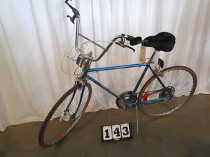 lot 143 image: Schwinn Bike
