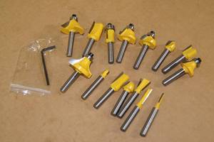 lot 96 image: 15 Unused Router Bits
