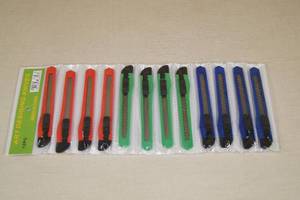 lot 81 image: Unused 12 Piece Set of Razor Blades