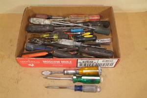 lot 50 image: Assorted Screwdrivers - Craftsman, SK