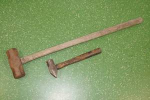 lot 77 image: 2 Large Steel Hammers - Sledge