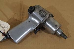 lot 4 image: MAC Tools 38 Air Impact Wrench