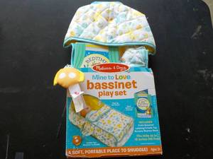 Melissa & Doug Bassinet Play Set...