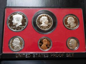 lot 107 image: 1979 U.S. Proof Set and 1981 Mint Set