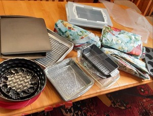 lot 24 image: Nice Kitchenware lot Included is s...