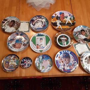 lot 27 image: Large lot of collectible hand paint...