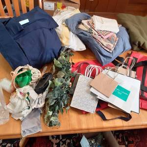 lot 37 image: Large lot of bedding unknown sized...