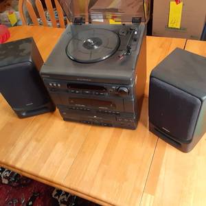 lot 42 image: Vintage Samsung midi hi-fi Sound Sy...