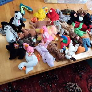 lot 51 image: Large variety lot of the full-size ...