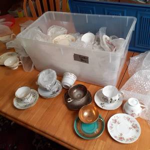 lot 55 image: Massive Kitchenware lot containing ...