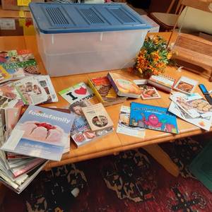 lot 60 image: Large Lot containing a beautiful so...