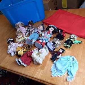 lot 65 image: Porcelain Doll Collection in a vari...