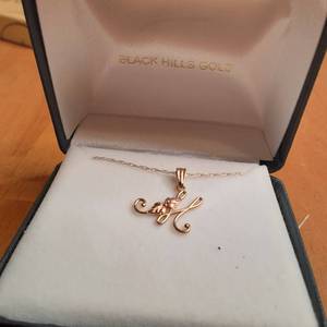 lot 81 image: Very dainty Black Hills Gold Neckla...