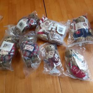 lot 101 image: Boyds Bears Collections lot of 7 ...